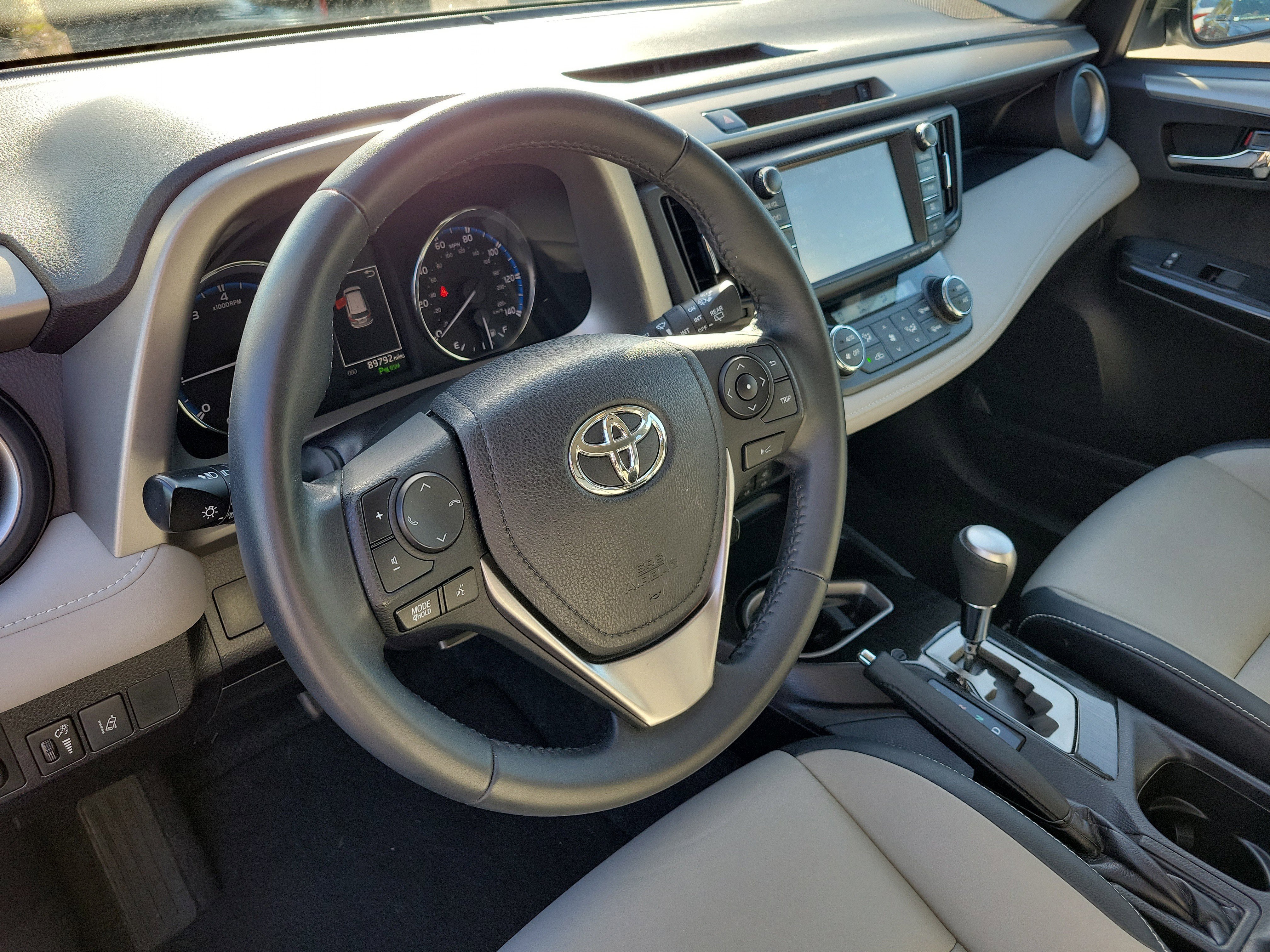 Used 2016 Toyota RAV4 Limited image 23