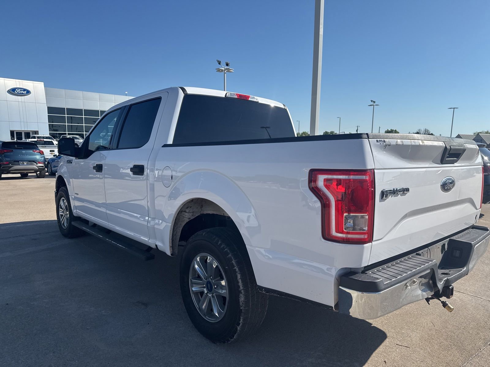 Used 2017 Ford F150 XLT AWD/4WD image 5