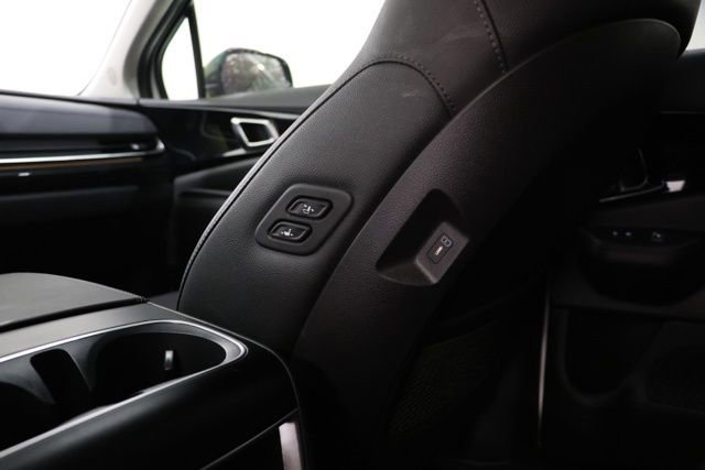 Used 2025 Kia Carnival SX Prestige FWD image 33