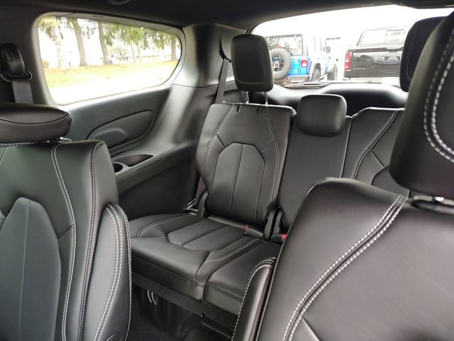 New 2026 Chrysler Pacifica Select FWD image 30