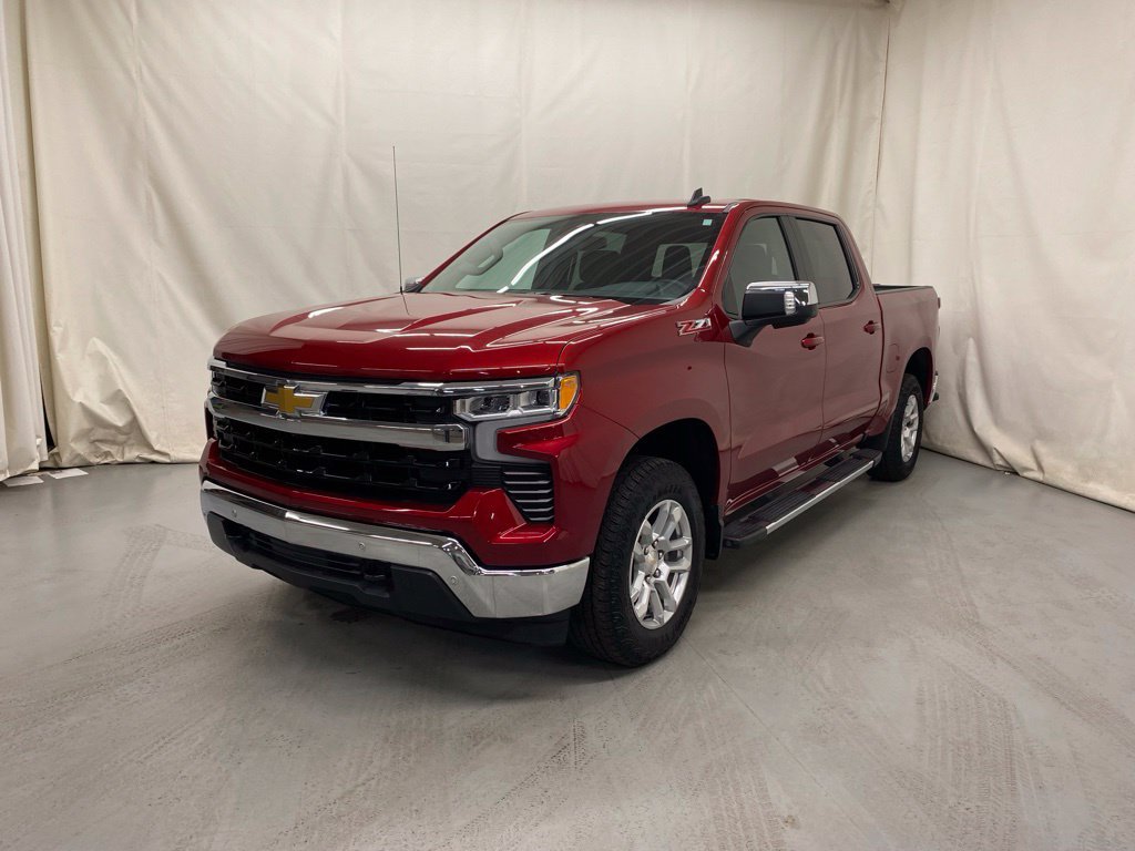 Used 2024 Chevrolet Silverado 1500 LT AWD/4WD image 2