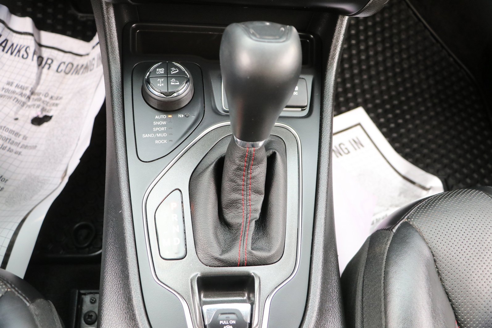 Used 2019 Jeep Cherokee Trailhawk AWD/4WD image 25