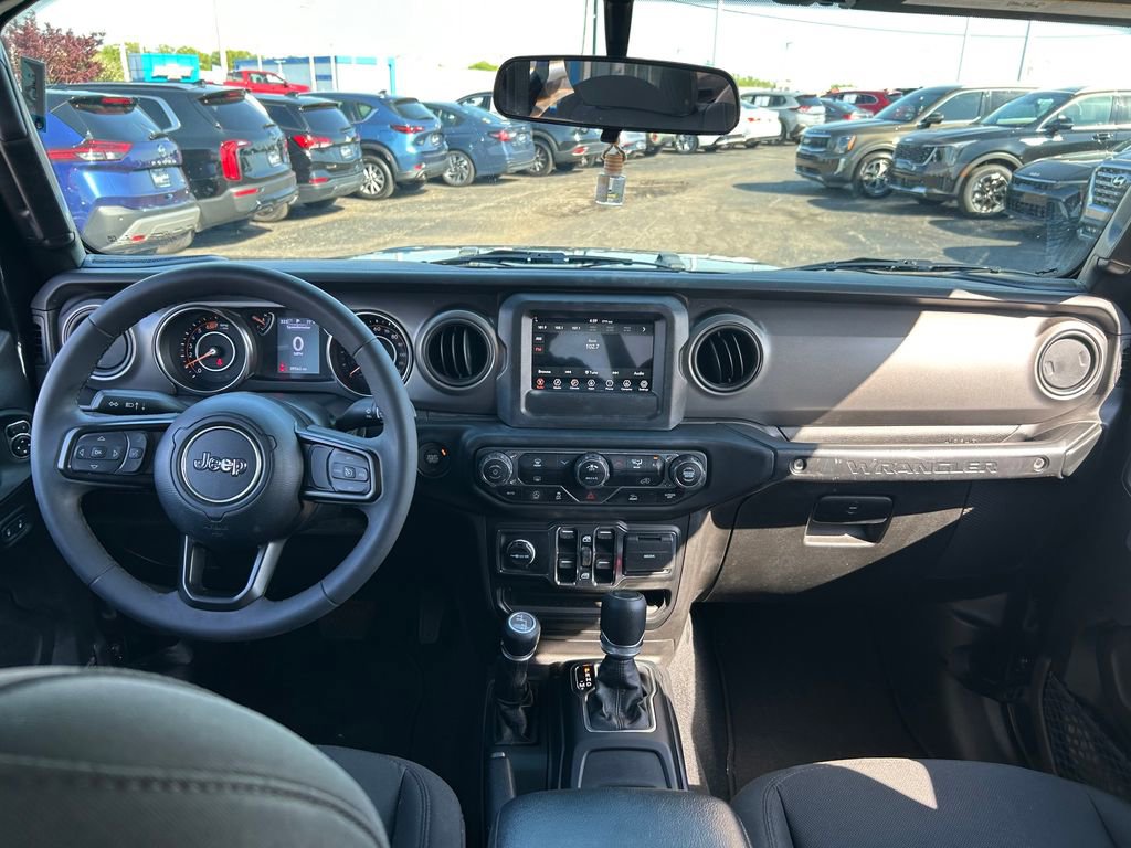 Used 2023 Jeep Wrangler Unlimited Sport AWD/4WD image 9