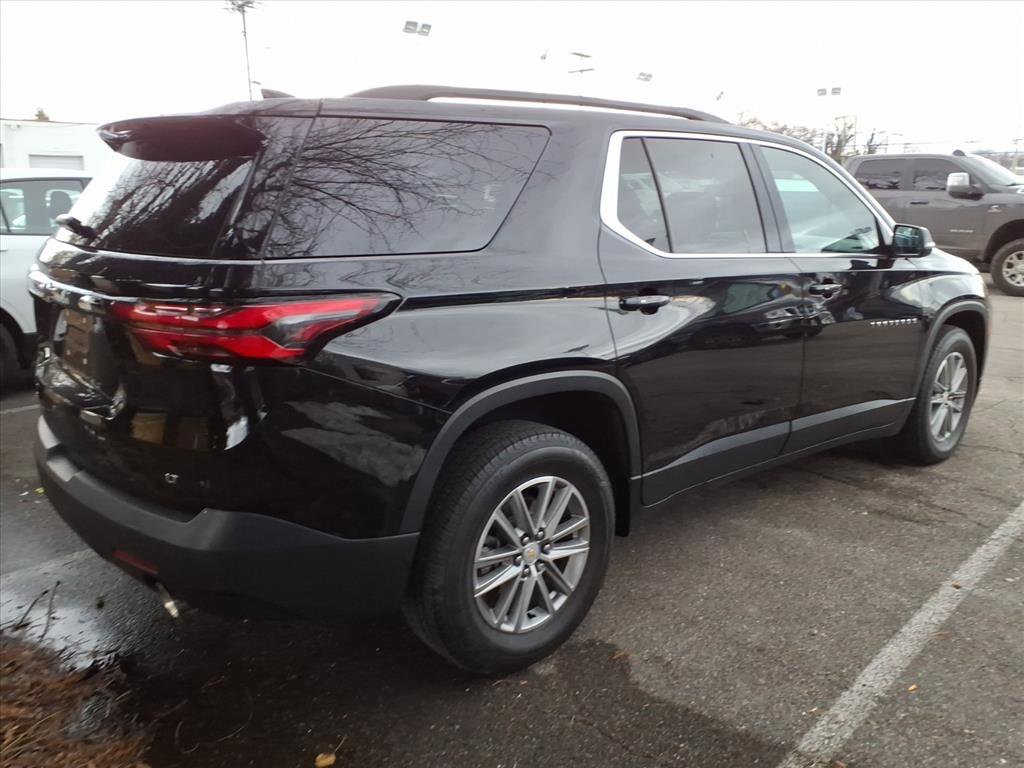 Used 2023 Chevrolet Traverse LT image 3