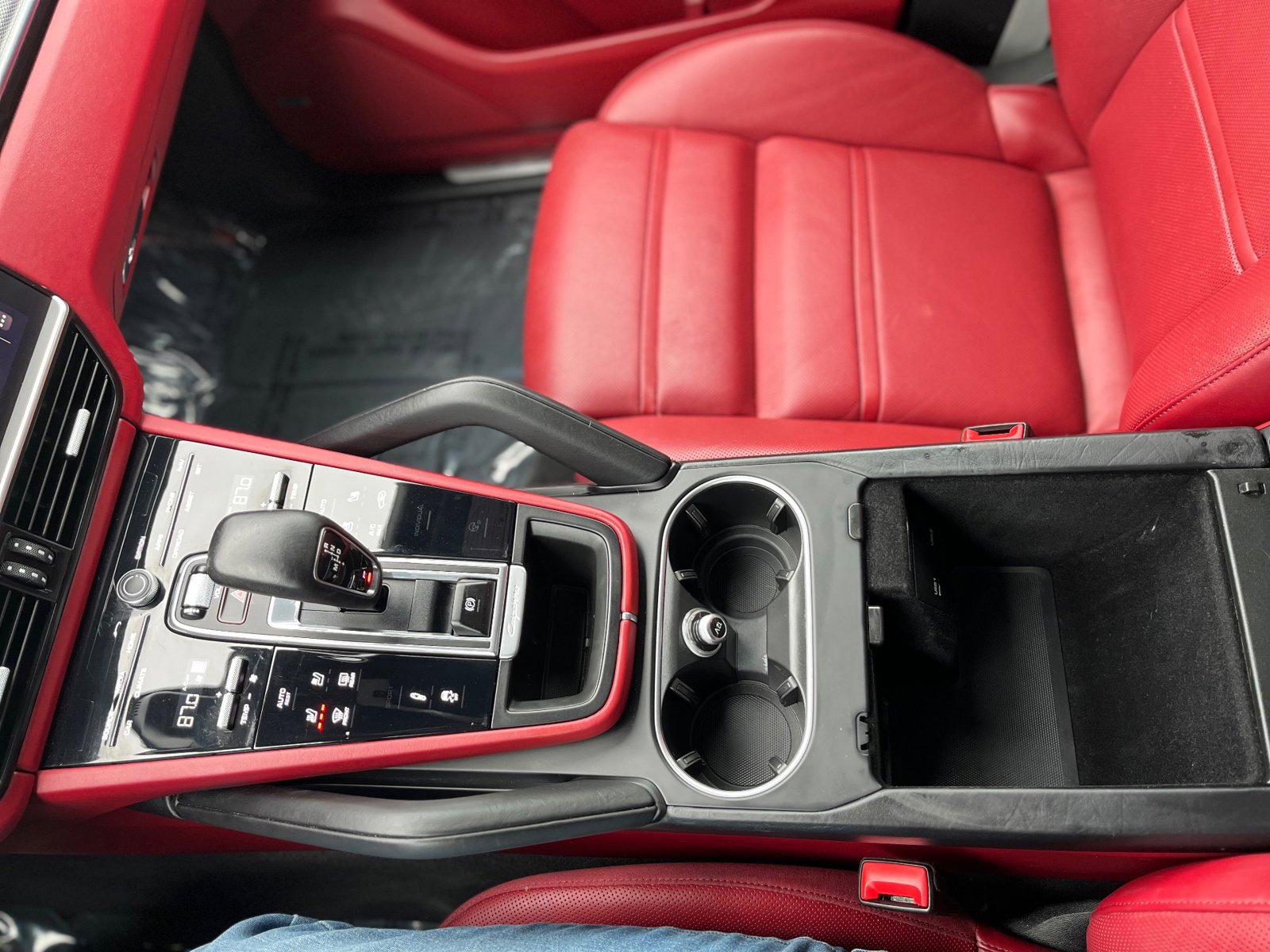 Used 2022 Porsche Cayenne Platinum Edition AWD/4WD image 34