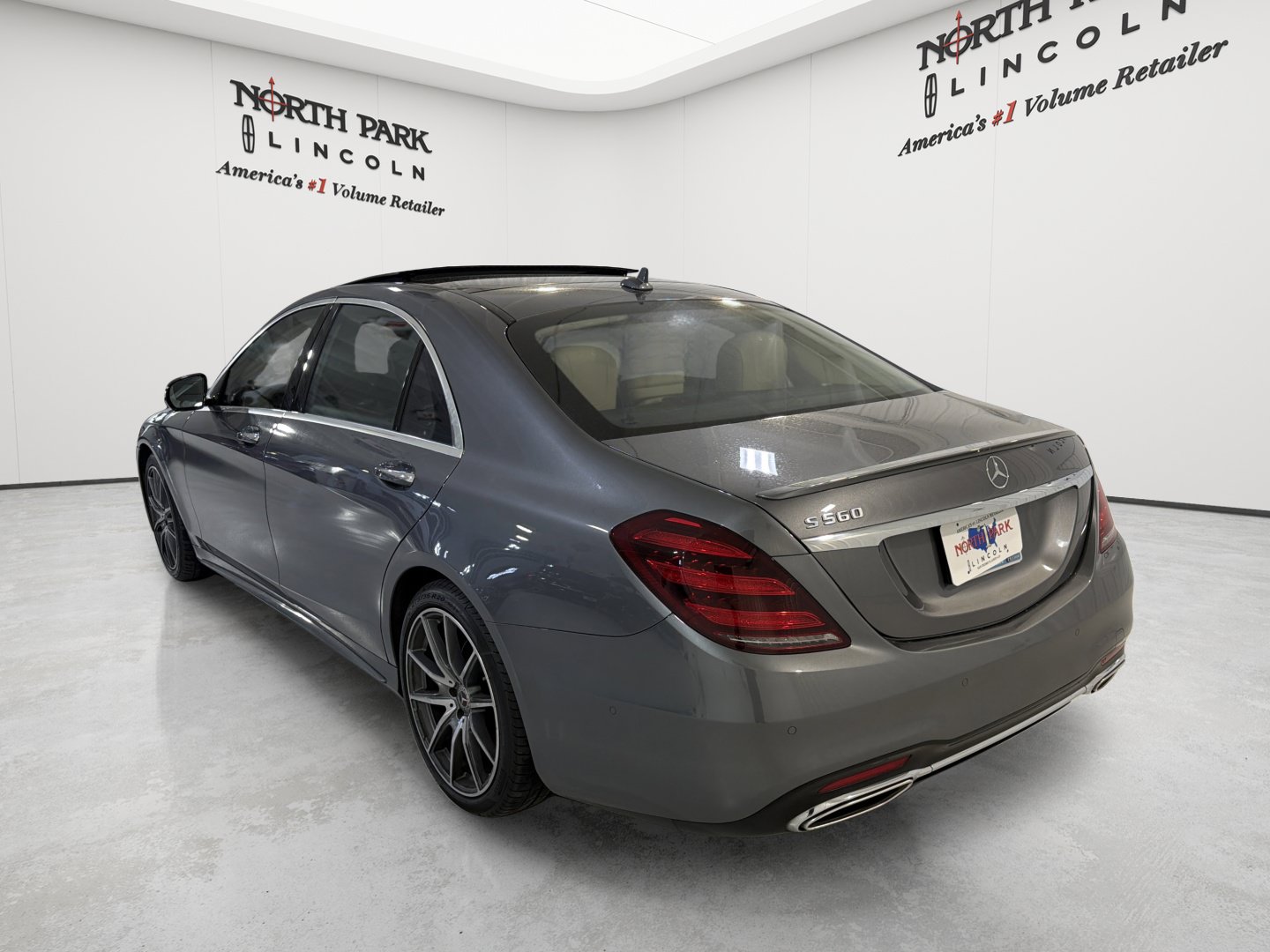 Used 2020 Mercedes-Benz S 560 Sedan image 3