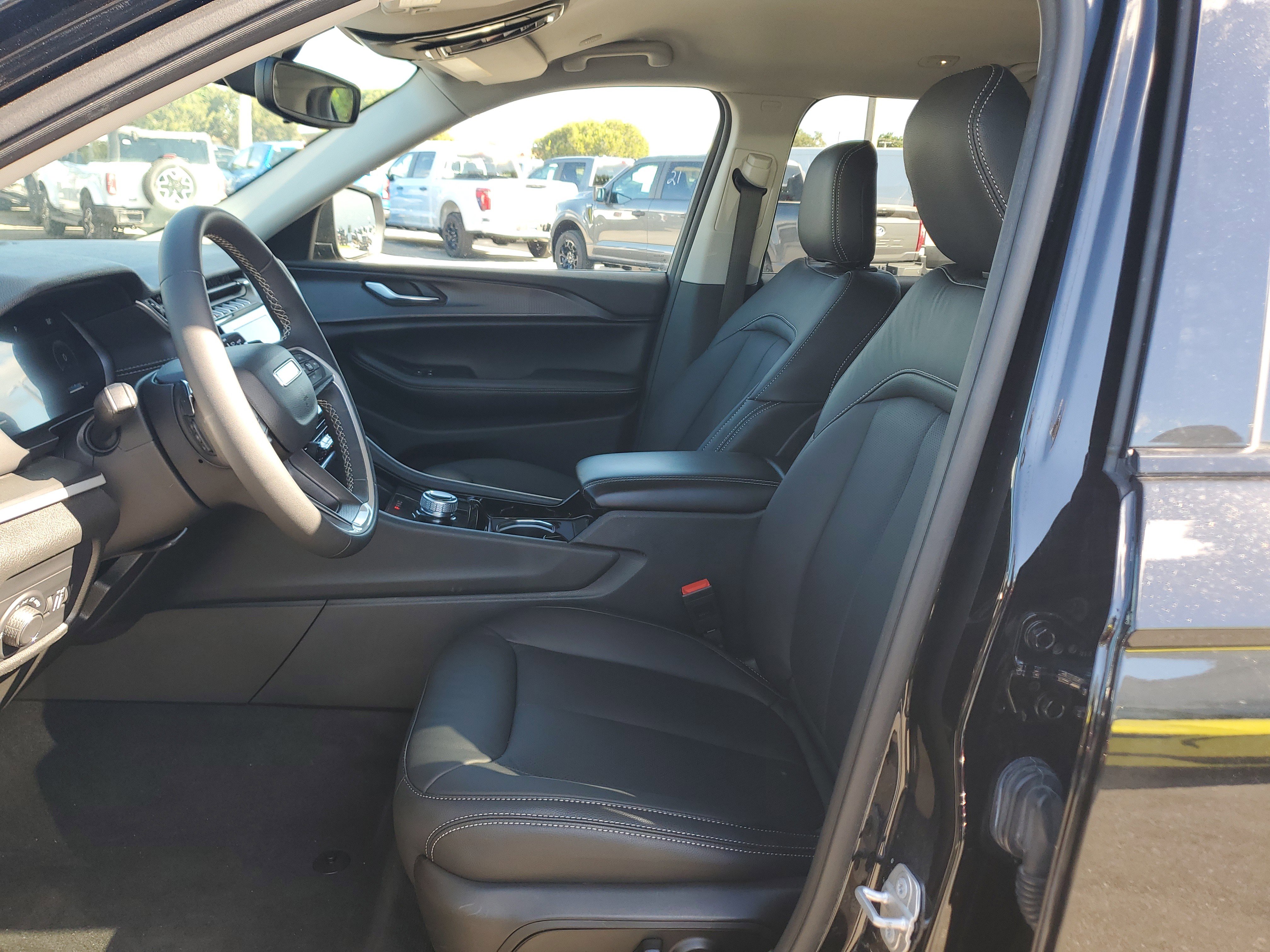 Used 2023 Jeep Grand Cherokee L Laredo image 26