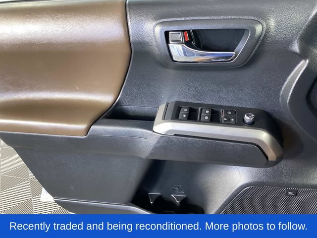 Used 2017 Toyota Tacoma Limited w/ Tow Package AWD/4WD image 26