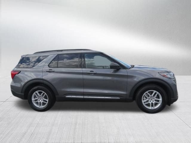 Used 2025 Ford Explorer Active RWD image 2