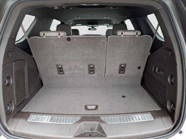 Used 2022 Chevrolet Tahoe Z71 w/ Luxury Package AWD/4WD image 6