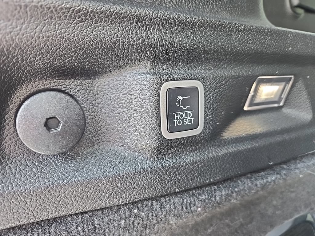 Used 2021 Jeep Grand Cherokee L Overland w/ Luxury Tech Group IV AWD/4WD image 17