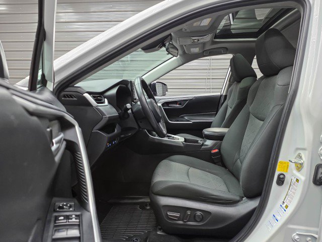Used 2020 Toyota RAV4 XLE w/ Convenience Package AWD/4WD image 13