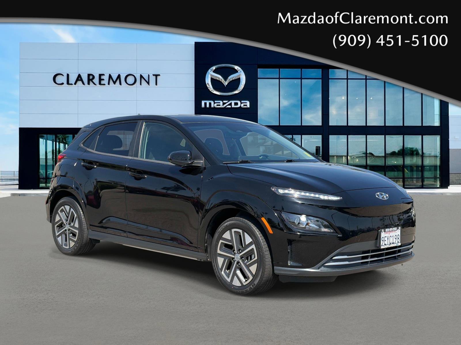 Used 2023 Hyundai Kona SE image 1