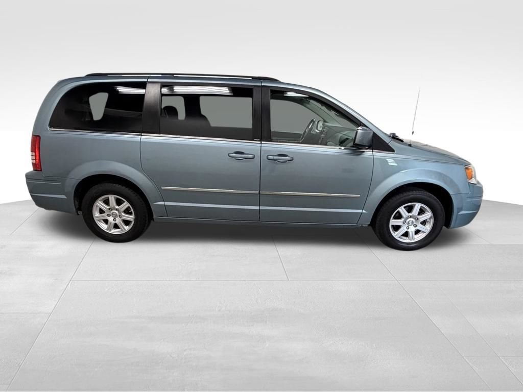 Used 2010 Chrysler Town & Country Touring FWD image 7