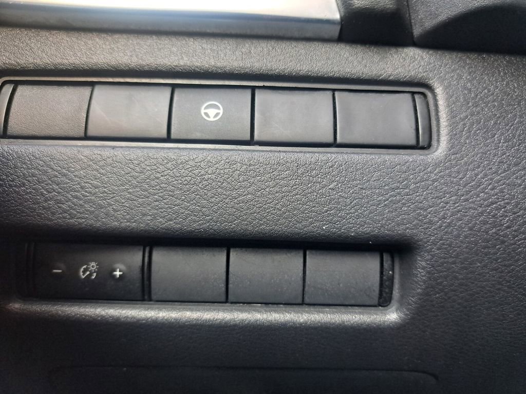 Used 2022 Nissan Rogue SV image 15