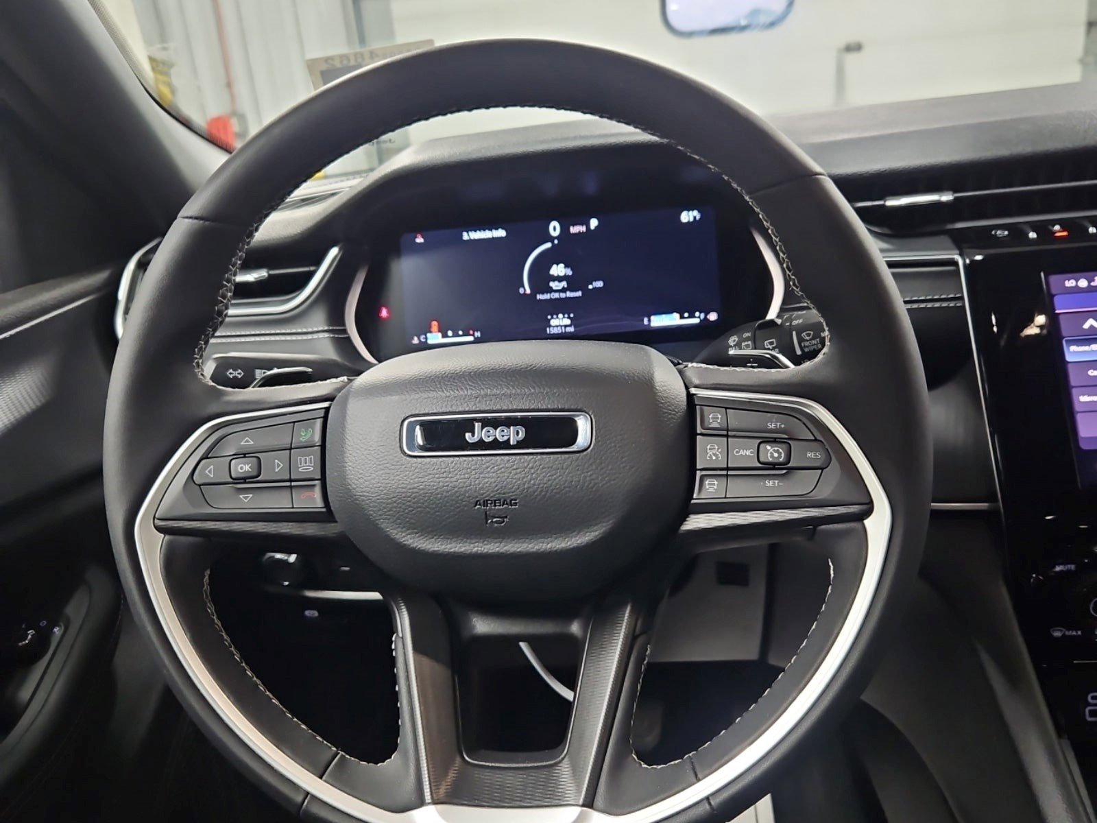 Used 2025 Jeep Grand Cherokee L Altitude AWD/4WD image 9