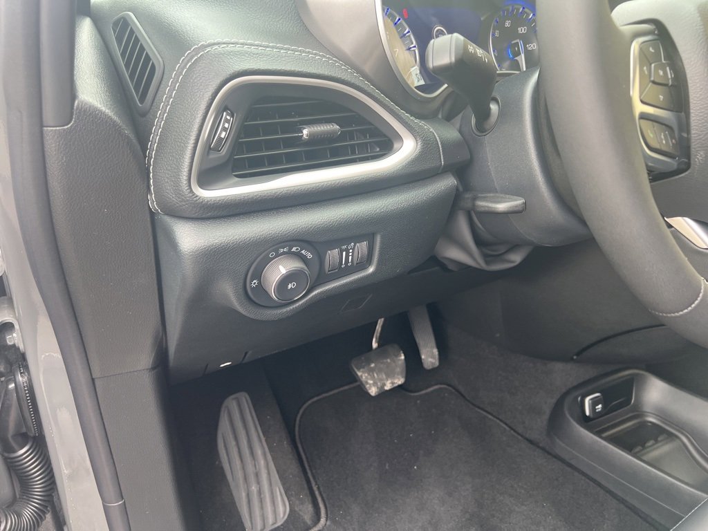 New 2025 Chrysler Pacifica Select image 13