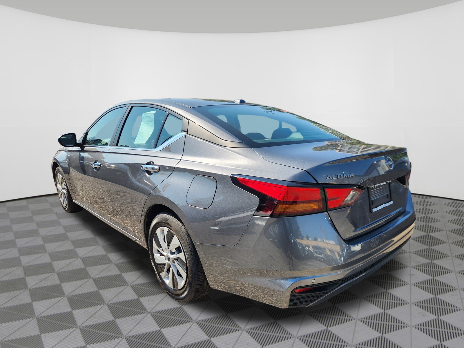 Certified 2025 Nissan Altima 2.5 S FWD image 3