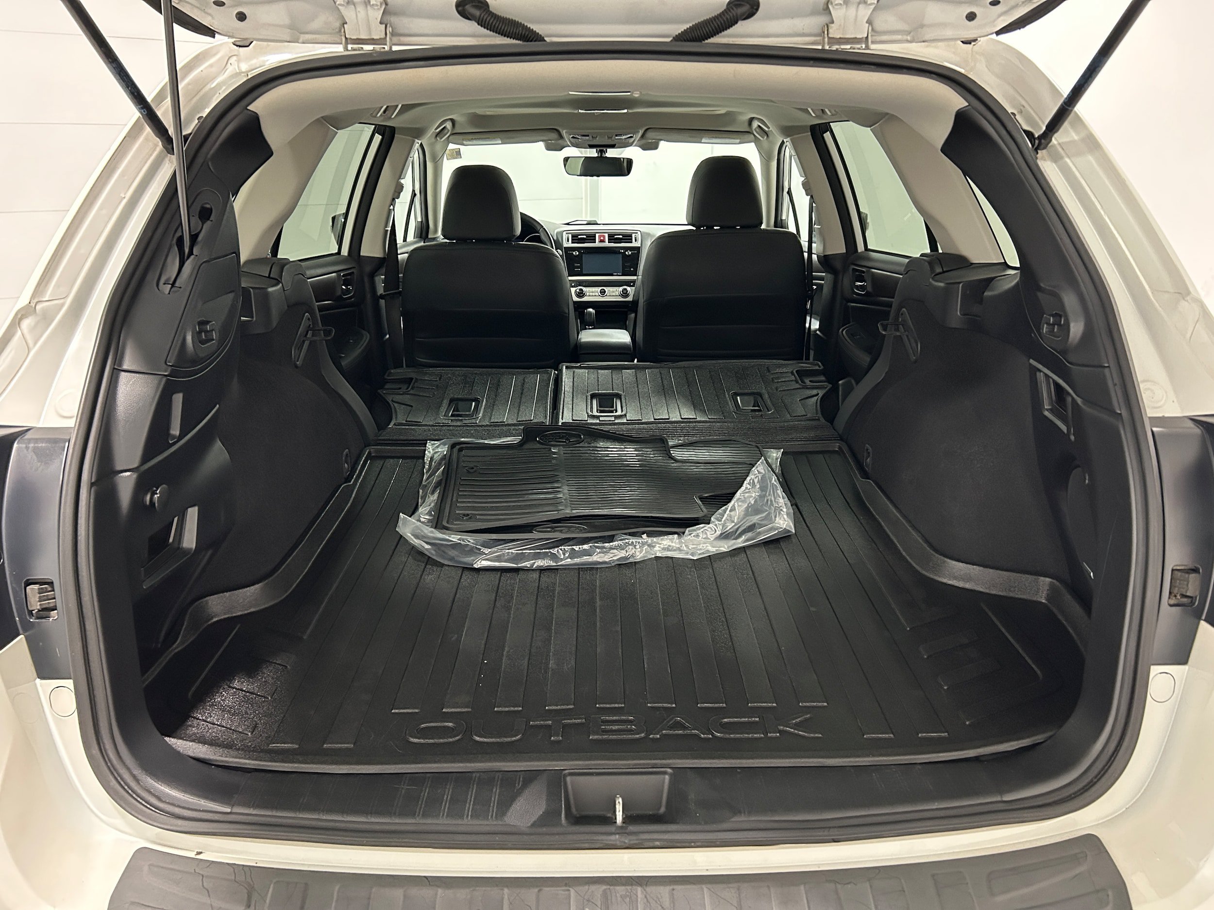 Used 2017 Subaru Outback 2.5i Limited AWD/4WD image 35