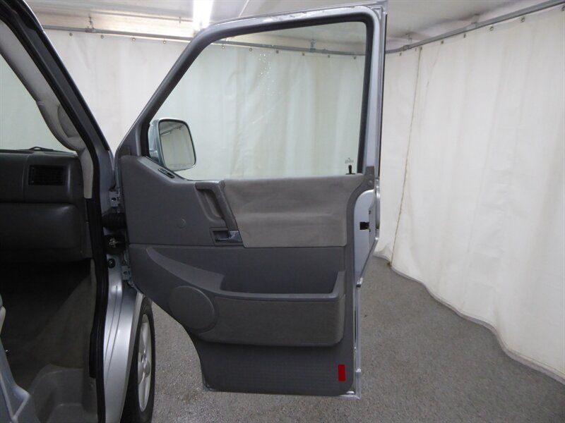 Used 2002 Volkswagen Eurovan MV FWD image 20