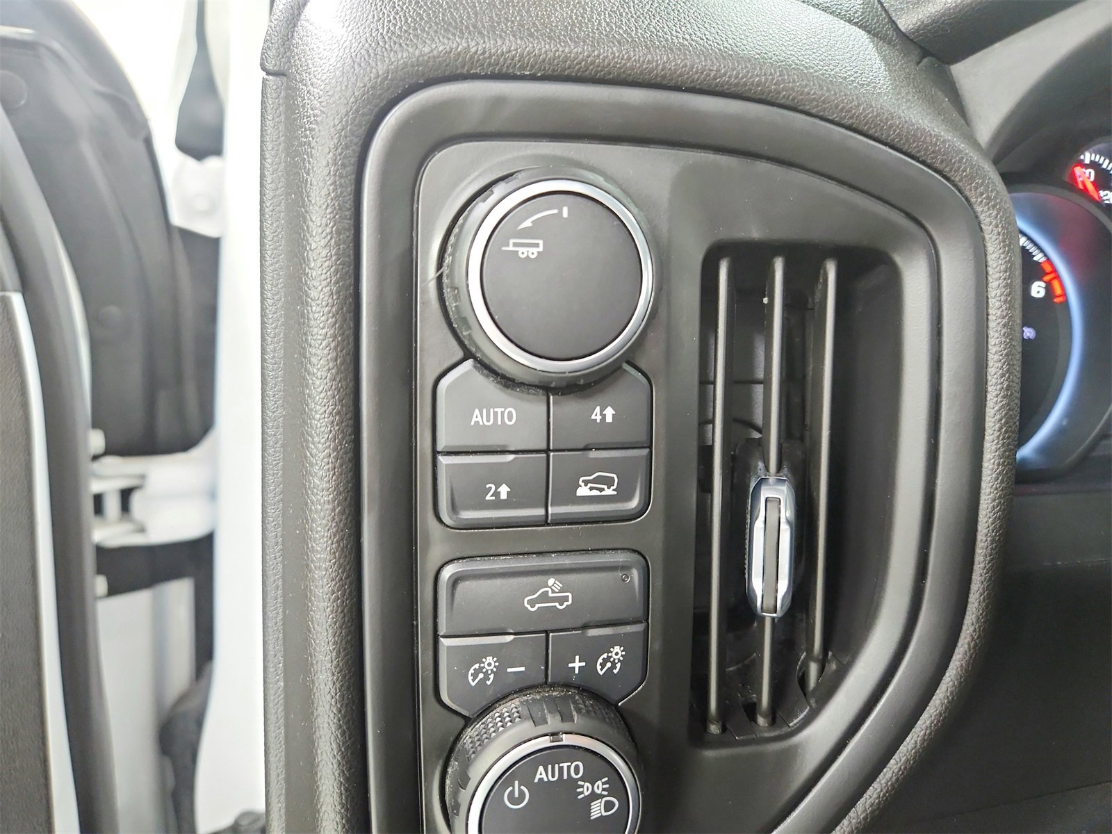 Used 2024 Chevrolet Silverado 1500 Custom image 24