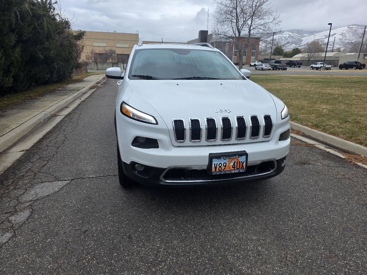 Used 2016 Jeep Cherokee Limited AWD/4WD image 5