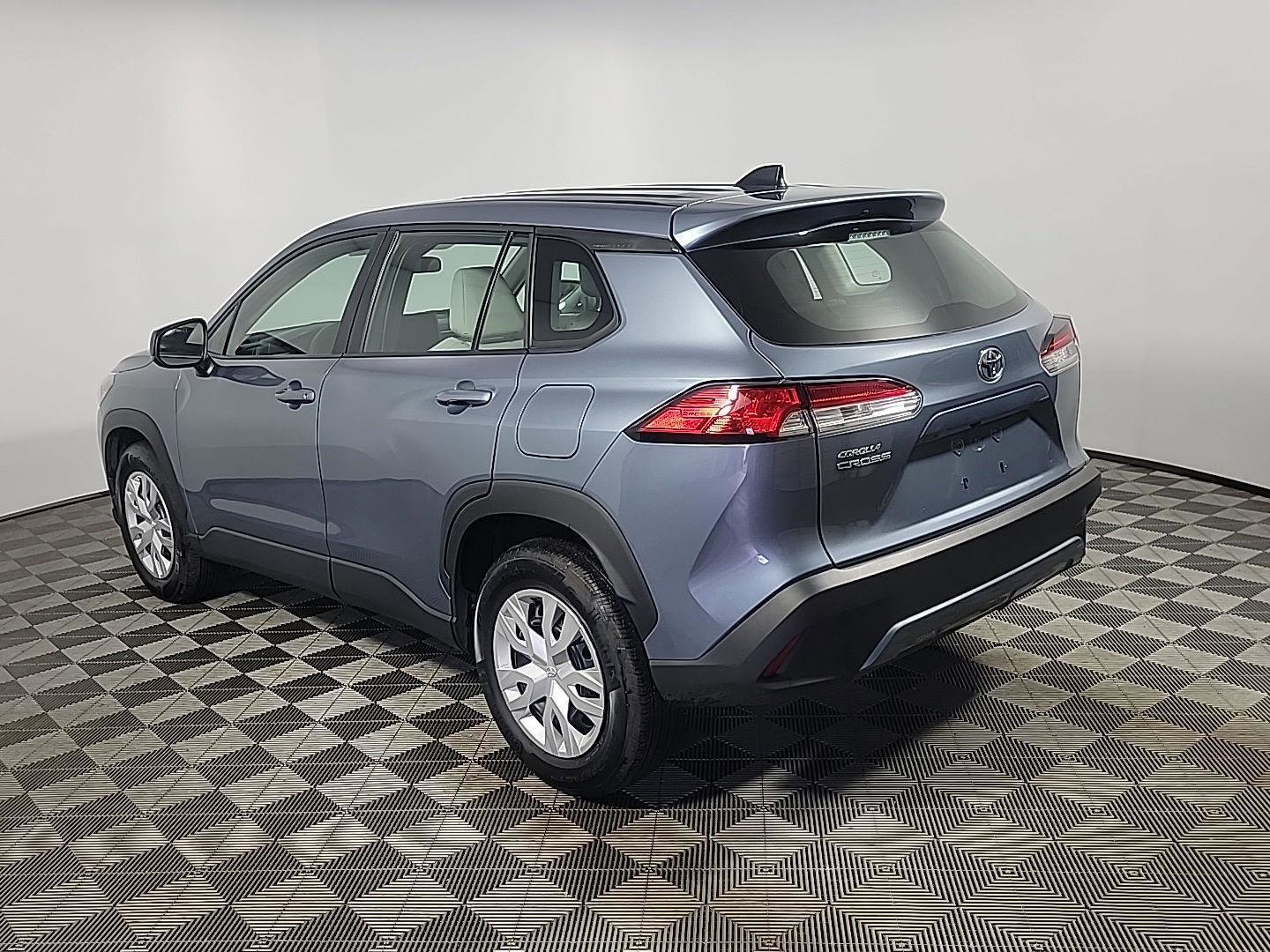 Used 2024 Toyota Corolla Cross L image 9