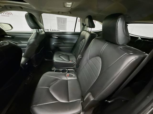 Used 2023 Toyota Highlander XLE image 25