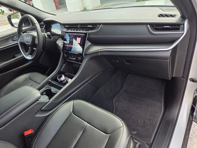 Certified 2025 Jeep Grand Cherokee Limited w/ Black Appearance Package image 17