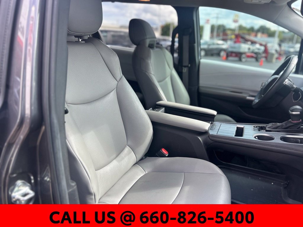 Certified 2025 Toyota Sienna XLE w/ XLE Plus Package FWD image 5