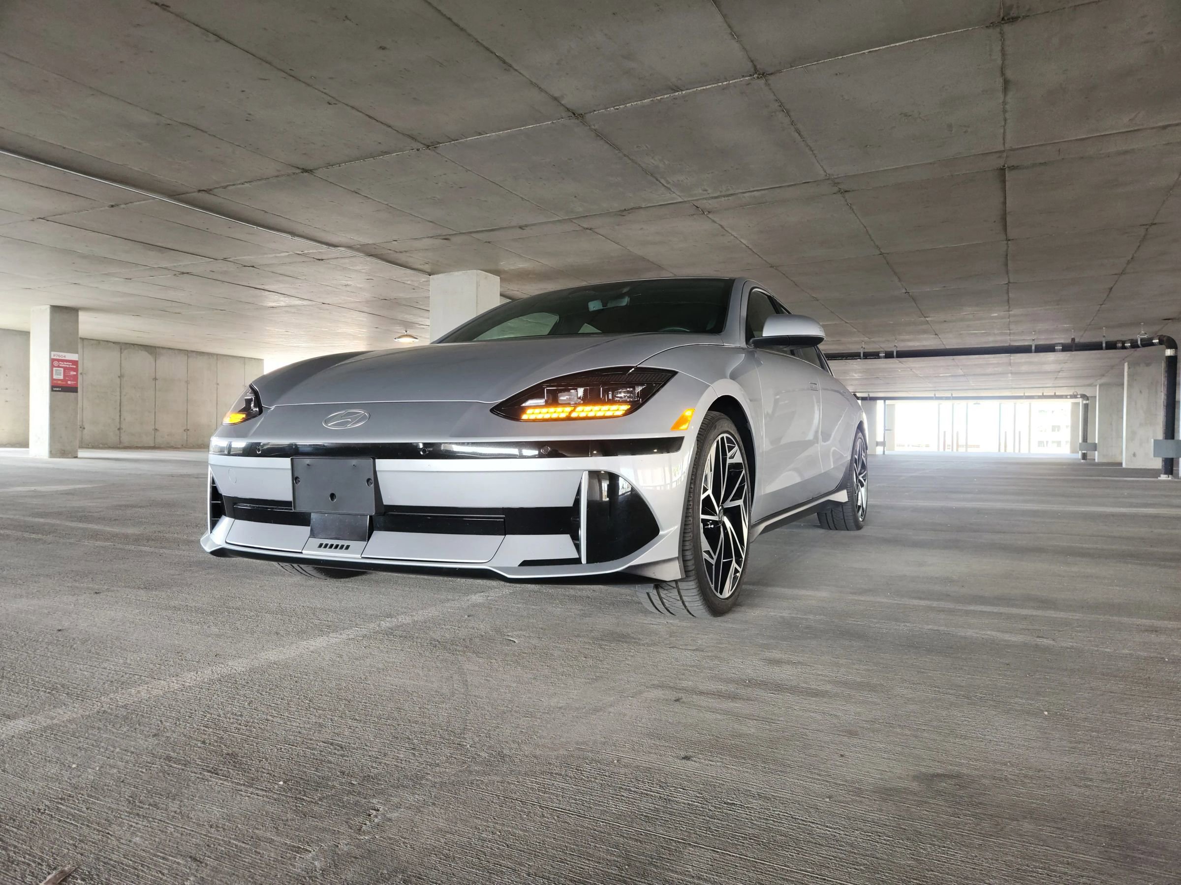 Used 2023 Hyundai Ioniq 6 SEL image 1