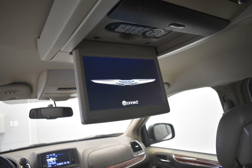 Used 2015 Chrysler Town & Country Touring w/ Driver Convenience Group image 26