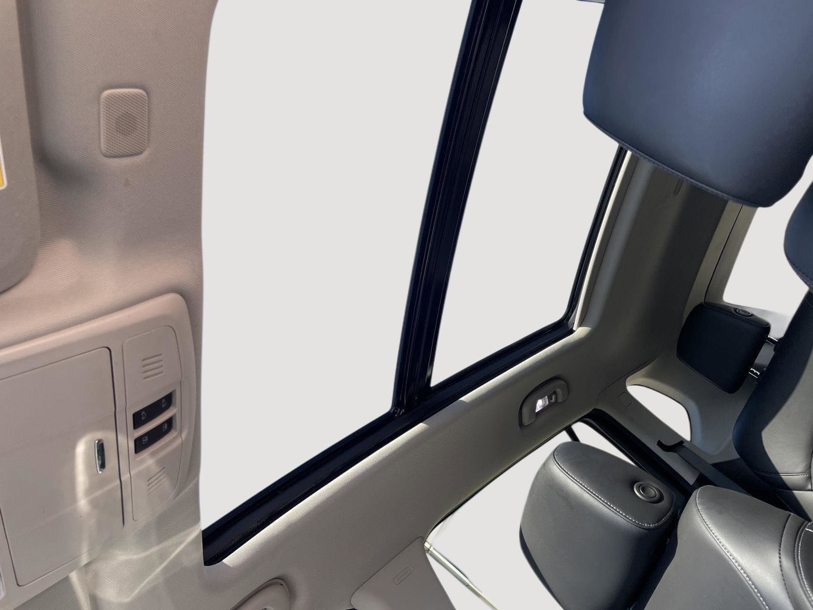 Used 2020 Buick Envision Premium w/ Driver Confidence Package image 23