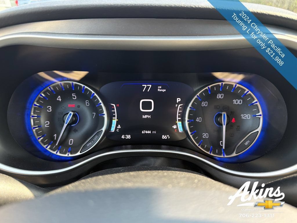 Used 2024 Chrysler Pacifica Touring-L FWD image 23