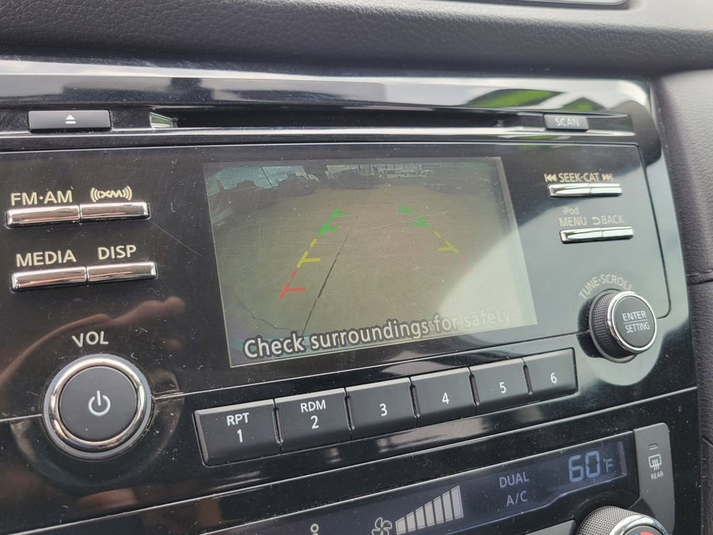 Used 2017 Nissan Rogue SV image 27