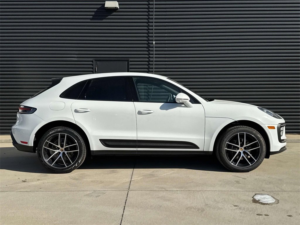 Used 2025 Porsche Macan image 8