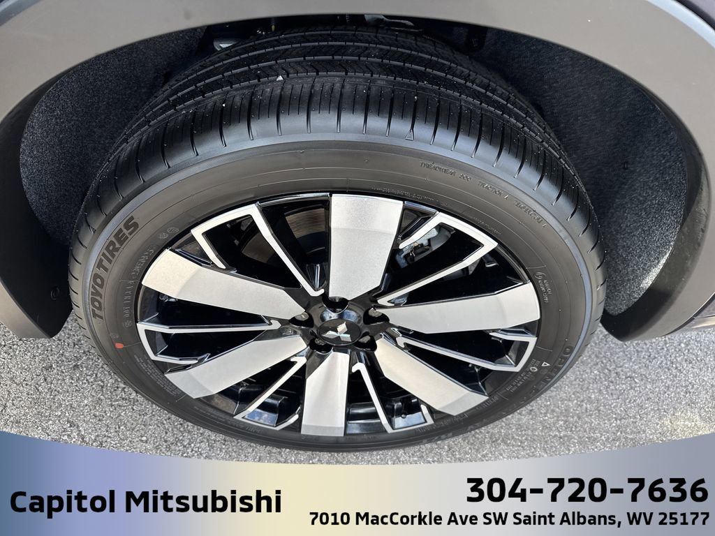 New 2025 Mitsubishi Outlander SEL image 13