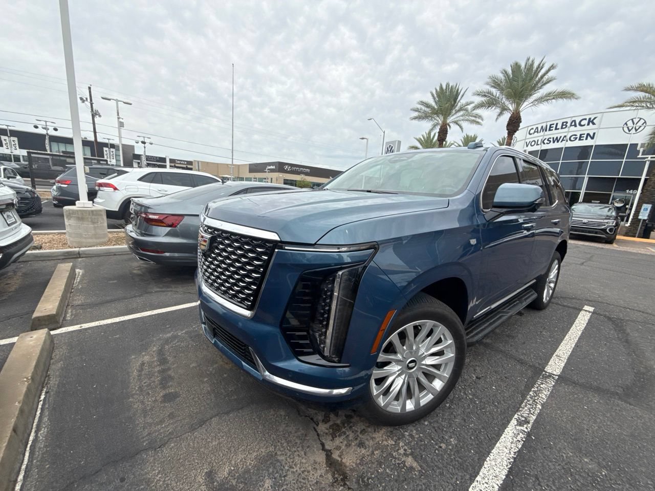 Used 2025 Cadillac Escalade Luxury AWD/4WD image 6