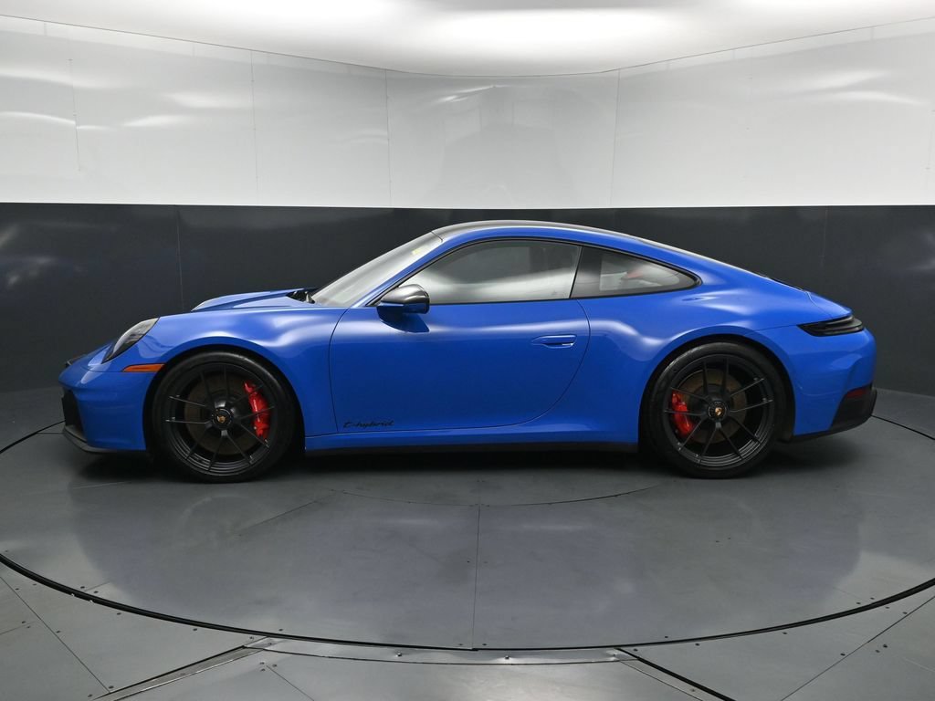 Used 2025 Porsche 911 Carrera GTS RWD image 2