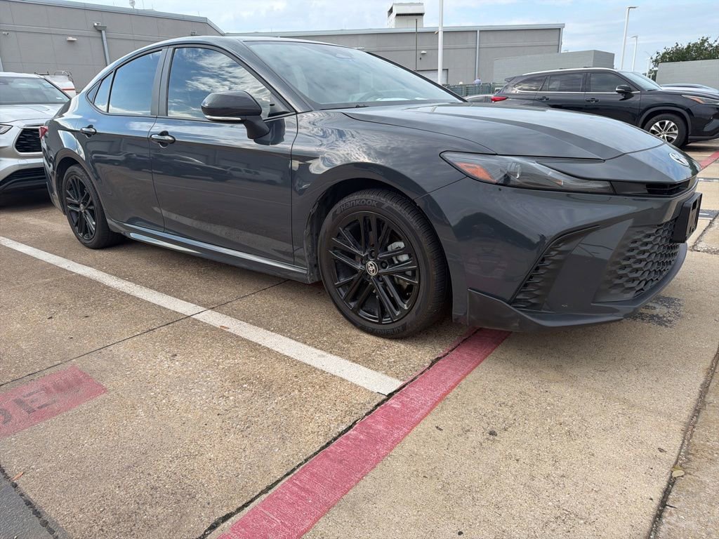 Used 2025 Toyota Camry SE FWD image 1