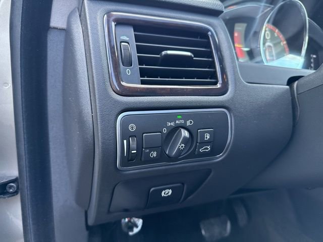 Used 2016 Volvo XC70 T5 Premier w/ Proximity Package image 25