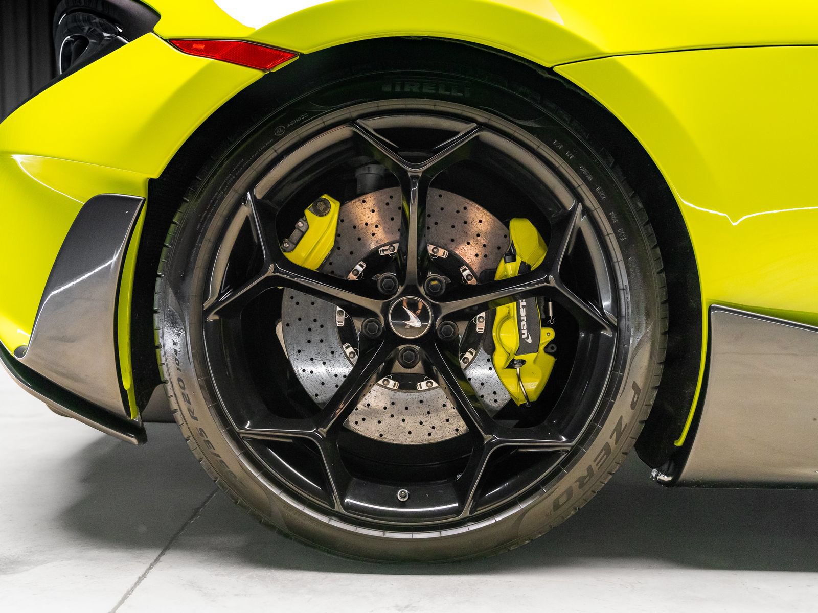 Used 2020 McLaren 600LT Spider RWD image 34