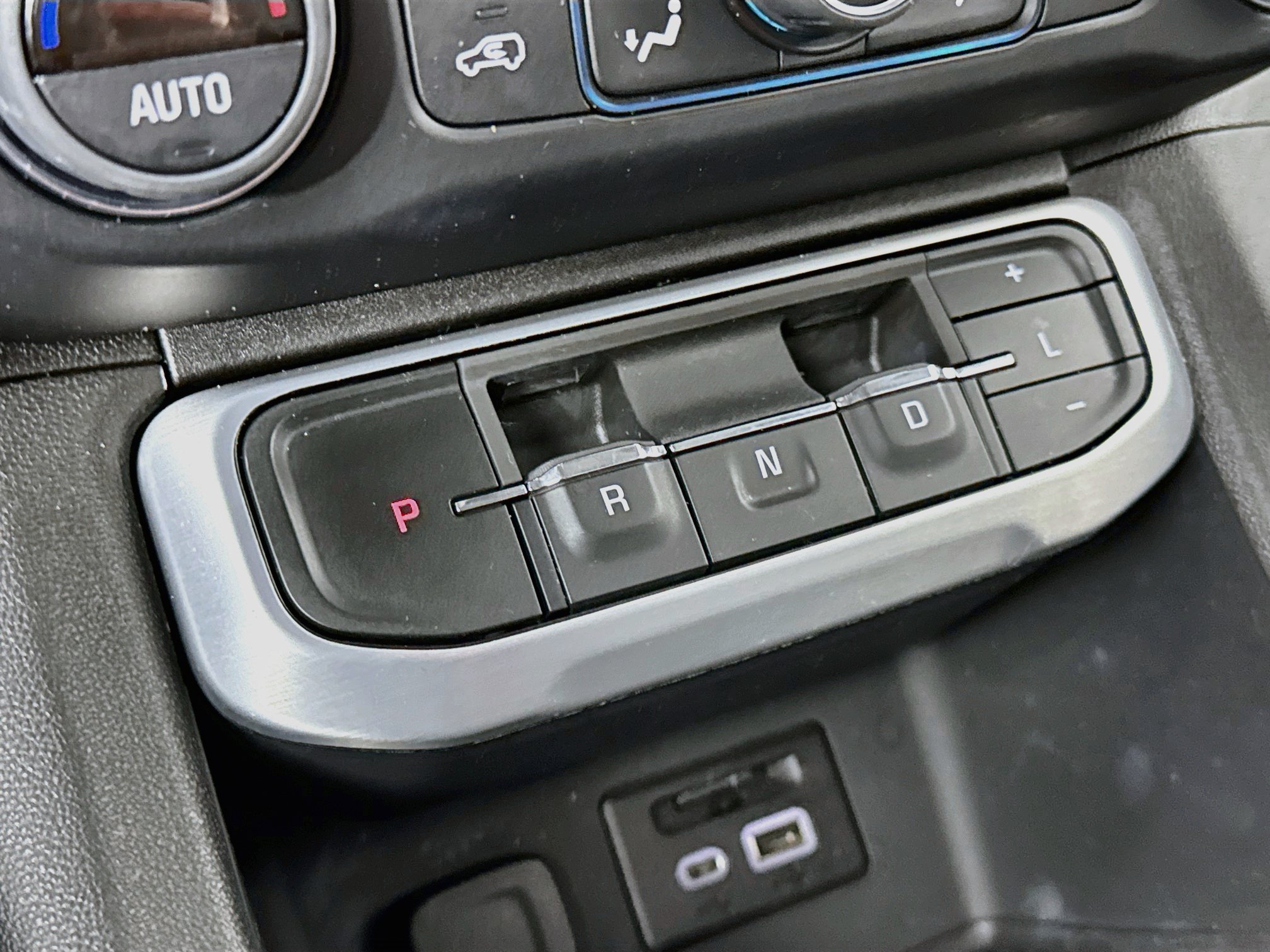 Used 2021 GMC Acadia SLT w/ Technology Package FWD image 16