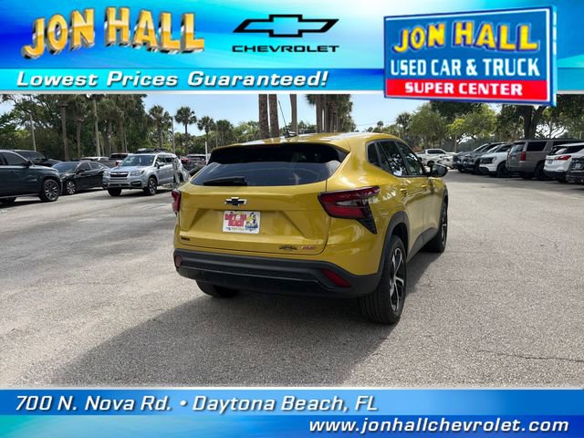 Used 2024 Chevrolet Trax RS w/ Sunroof Package FWD image 12
