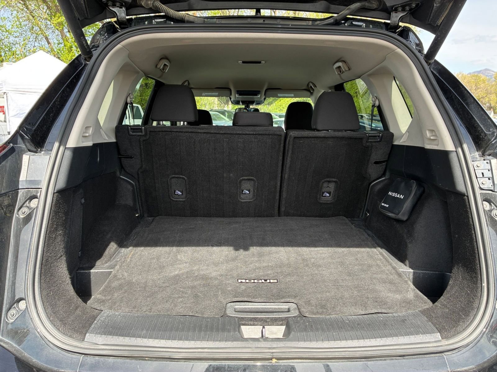 Used 2025 Nissan Rogue SV image 33