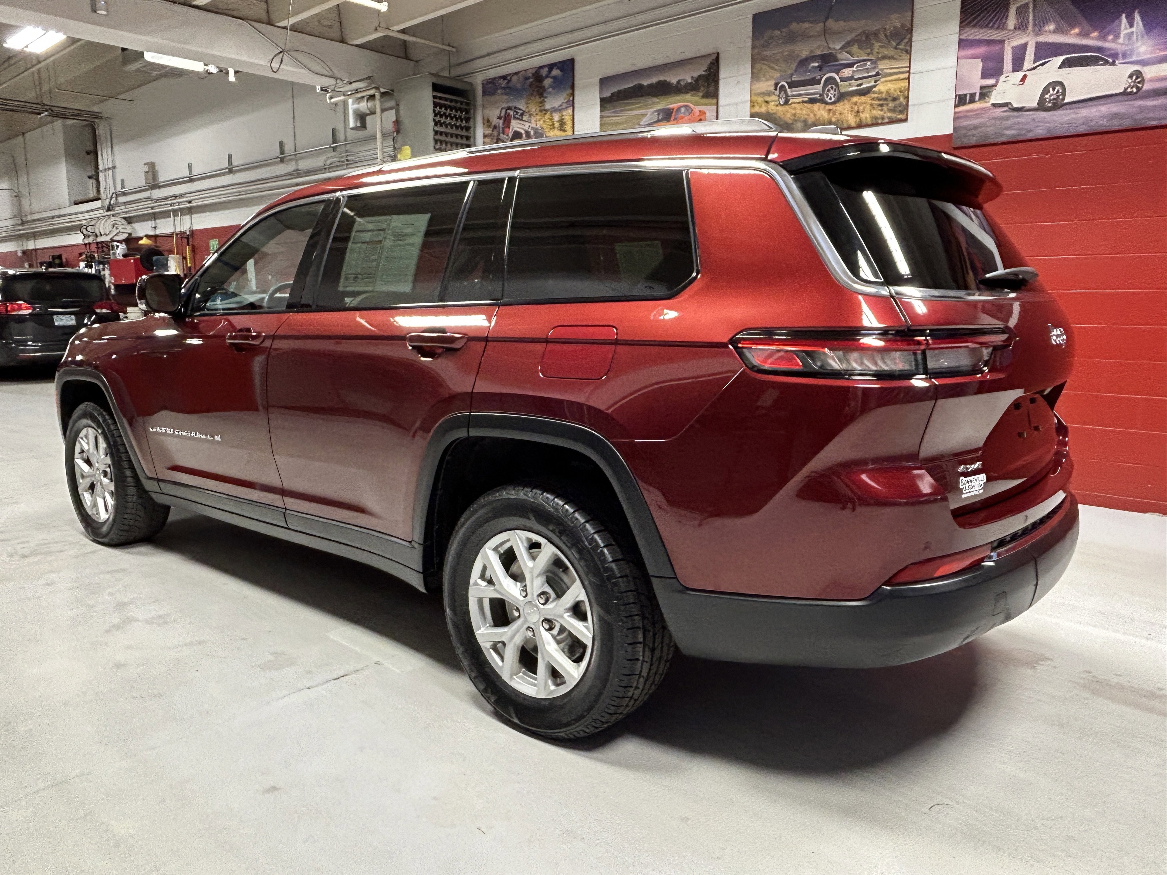Used 2023 Jeep Grand Cherokee L Limited AWD/4WD image 8