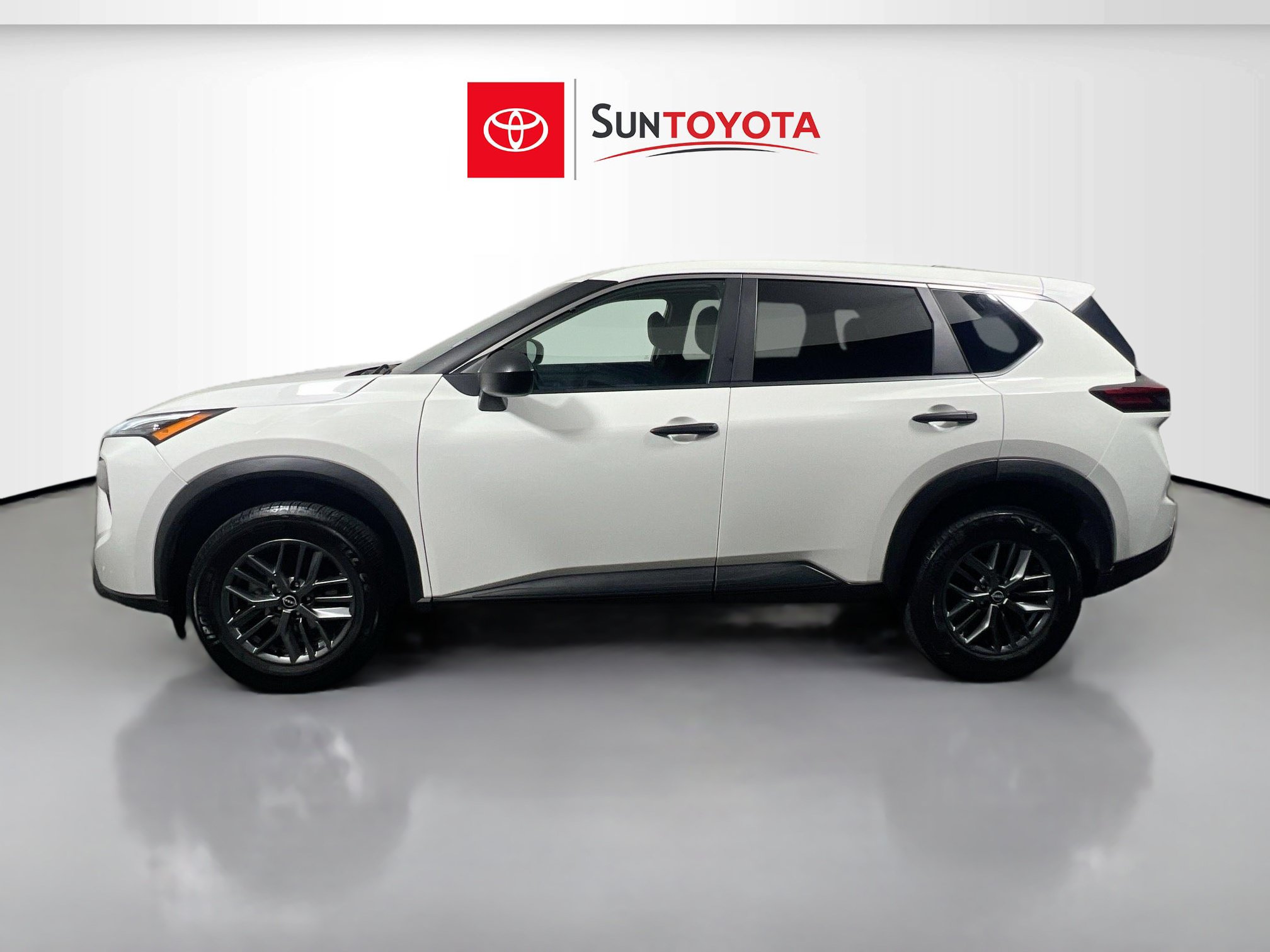 Used 2024 Nissan Rogue S FWD image 7