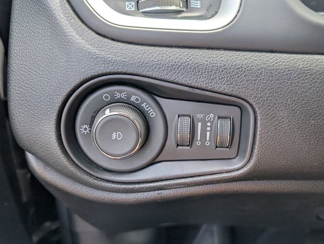 Used 2019 Jeep Renegade Latitude image 33