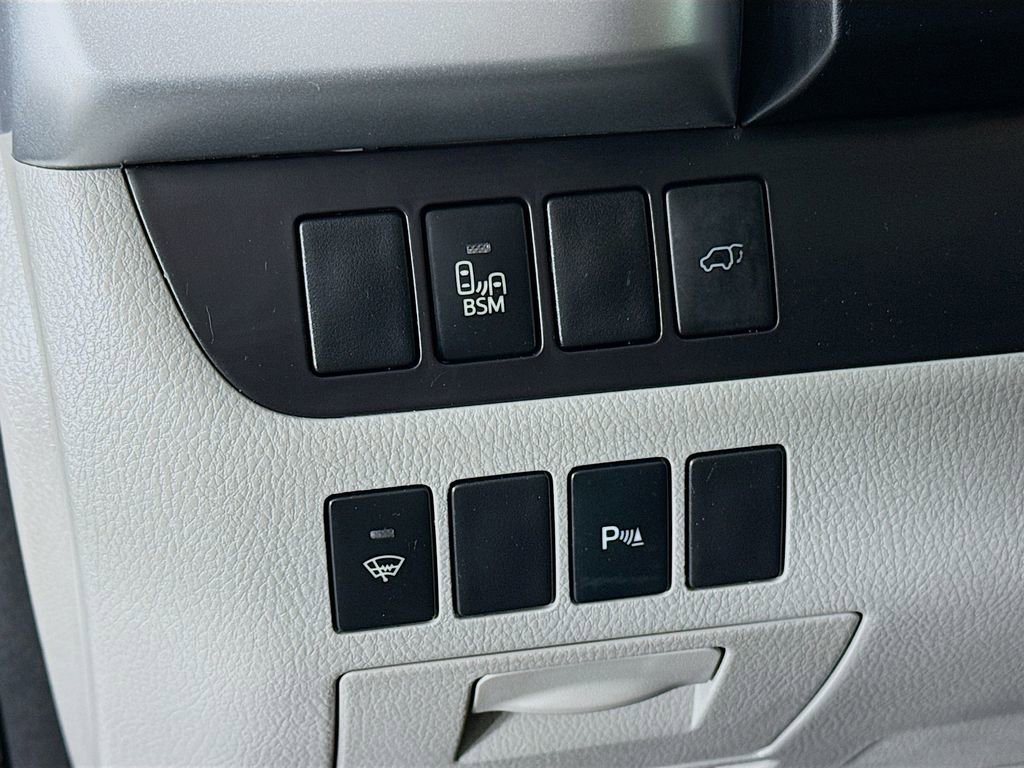 Used 2016 Toyota Highlander Limited image 10