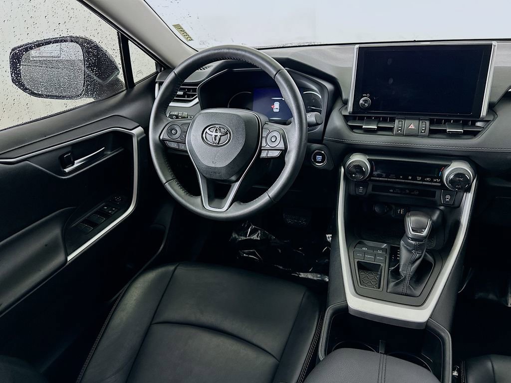 Used 2023 Toyota RAV4 XLE Premium image 17